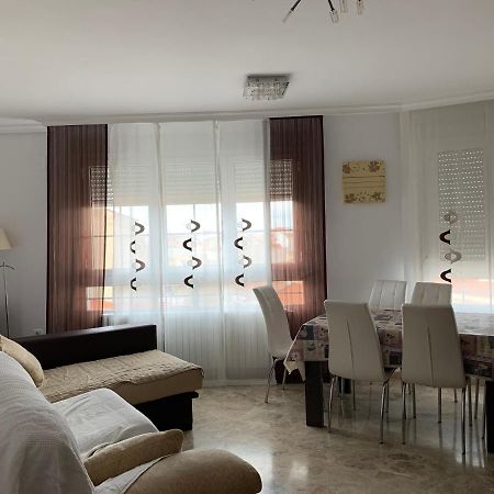 Bonito Alojamiento Junto A La Plaza De Toros Con Garage Appartement Albacete Buitenkant foto